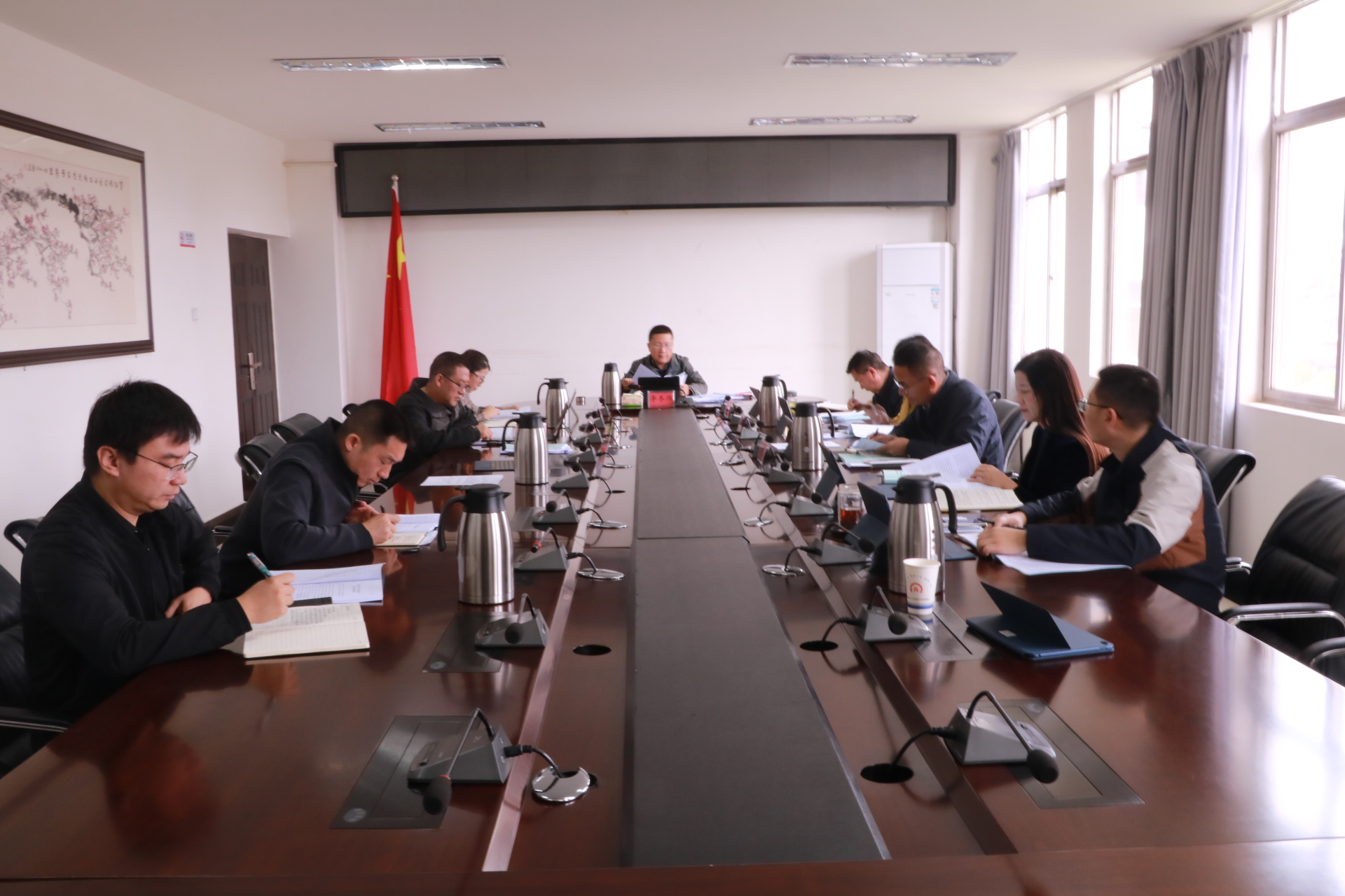 楚雄州人力资源和社会保障局党组理论学习中心组举行2025年第六次集中学习暨州人力资源和社会保障局党组班子开展深入贯彻中央八项规定精神学习教育第三次专题学习